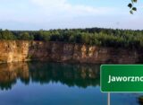 Zalew w dawnym kamieniołomie w Jaworznie otoczony lasem – jedno z najbardziej malowniczych miejsc miasta