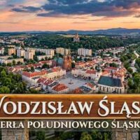 Panorama Wodzisławia Śląskiego z widokiem na Rynek, Pałac Dietrichsteinów i Rodzinny Park Rozrywki Trzy Wzgórza.