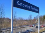 Tabliczka z nazwą stacji kolejowej Katowice-Podlesie